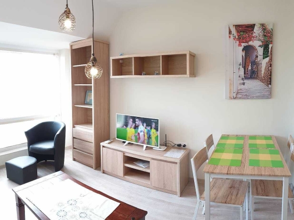 Дава се под наем Двустаен апартамент в Бургас, Славейков - 65 кв.м за 240 € - Снимка #1