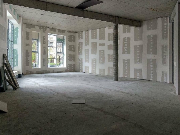 Дава се под наем Магазин в Бургас, Лазур - 150 кв.м за 2040 € - Снимка #1