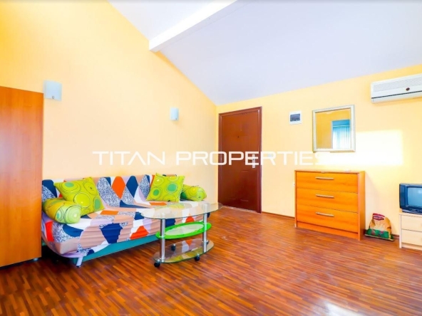 Дава се под наем Етаж от къща в Варна, Център - 30 кв.м за 250 € - Снимка #1