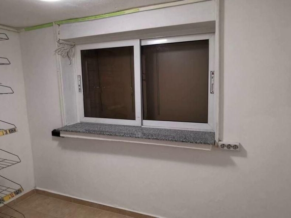 Дава се под наем Магазин в Бургас, Братя Миладинови - 16 кв.м за 153 € - Снимка #1