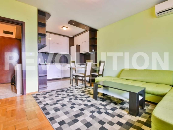 Дава се под наем Двустаен апартамент в София, Оборище - 72 кв.м за 450 € - Снимка #1