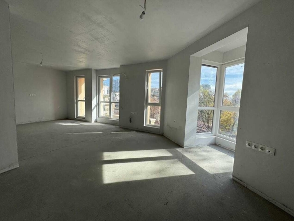 Тристаен апартамент в Пловдив, Съдийски - 99 кв.м за 1031 €/кв.м - Снимка #1