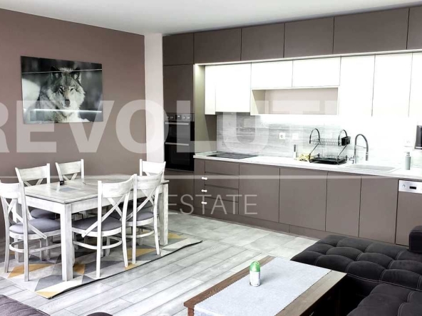 Дава се под наем Тристаен апартамент в Варна, Трошево - 105 кв.м за 947.58 € - Снимка #1