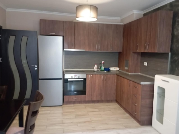 Дава се под наем Тристаен апартамент в Пловдив, Кючук Париж - 73 кв.м за 425 € - Снимка #1