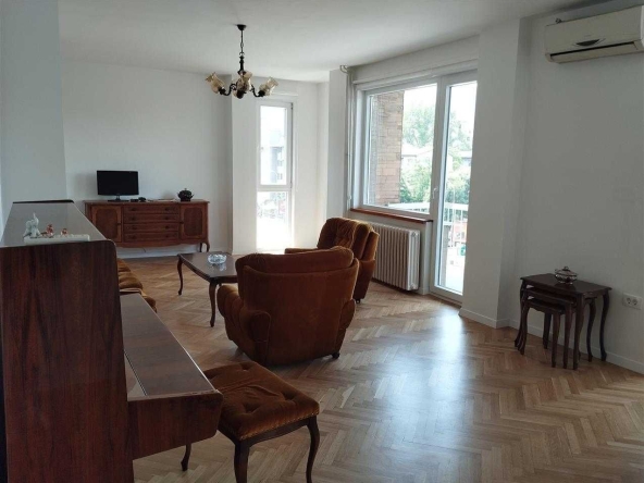 Дава се под наем Тристаен апартамент в Пловдив, Кючук Париж - 81 кв.м за 367.2 € - Снимка #1