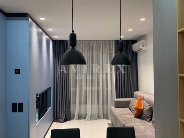 Дава се под наем Тристаен апартамент в Пловдив, Младежки Хълм - 96 кв.м за 306 € - Снимка #1