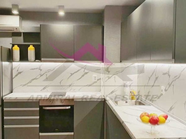 Дава се под наем Двустаен апартамент в к.к. Св.Св. Константин и Елена - 70 кв.м за 650 € - Снимка #1