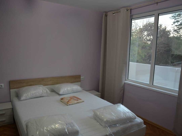 Дава се под наем Тристаен апартамент в Бургас, Лазур - 120 кв.м за 714 € - Снимка #1