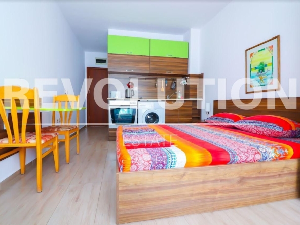 Дава се под наем Едностаен апартамент в к.к. Св.Св. Константин и Елена - 35 кв.м за 400 € - Снимка #1