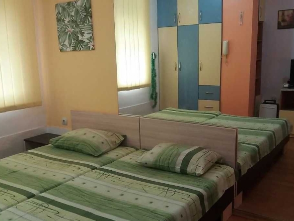 Дава се под наем Едностаен апартамент в Бургас, Център - 23 кв.м за 180 € - Снимка #1