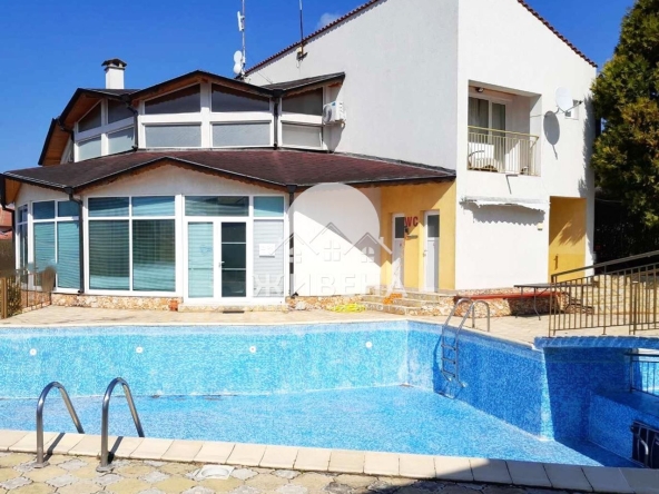 Къща в с. Оброчище, Област Добрич - 340 кв.м за 360 €/кв.м - Снимка #1