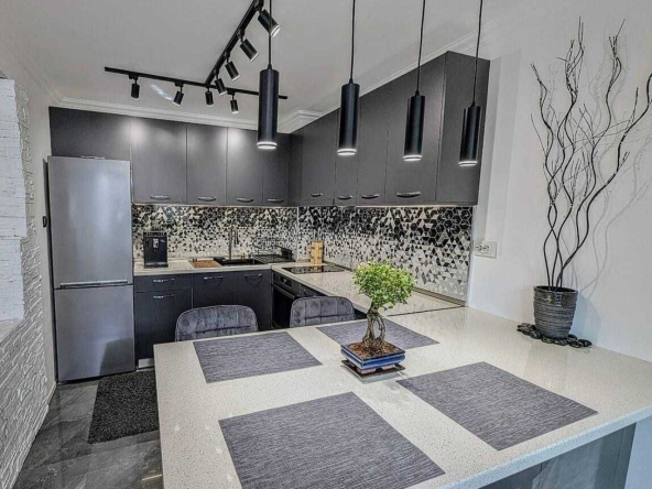 Тристаен апартамент в Пловдив, Въстанически - 85 кв.м за 918 €/кв.м - Снимка #1