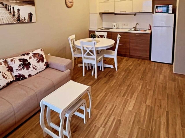 Дава се под наем Двустаен апартамент в к.к. Слънчев ден - 50 кв.м за 350 € - Снимка #1