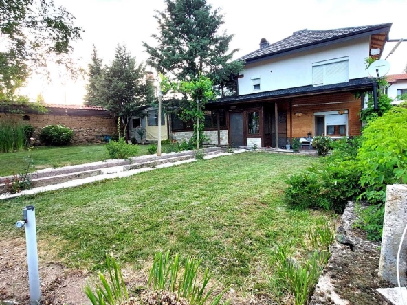 Къща в с. Остра могила, Област Стара Загора - 265 кв.м за 868 €/кв.м - Снимка #1