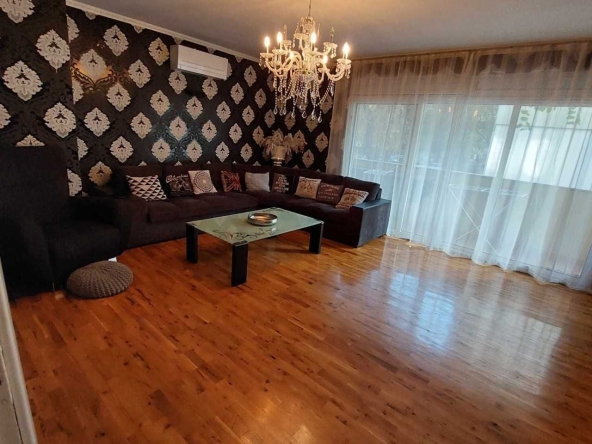 Дава се под наем Тристаен апартамент в Пловдив, Мараша - 130 кв.м за 598.23 € - Снимка #1
