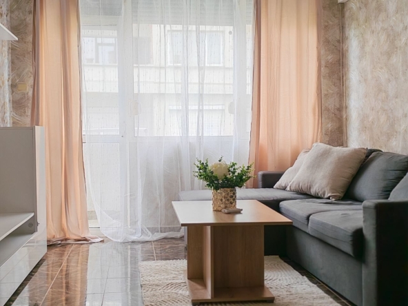 Тристаен апартамент в Стара Загора, Център - 70 кв.м за 1429 €/кв.м - Снимка #1