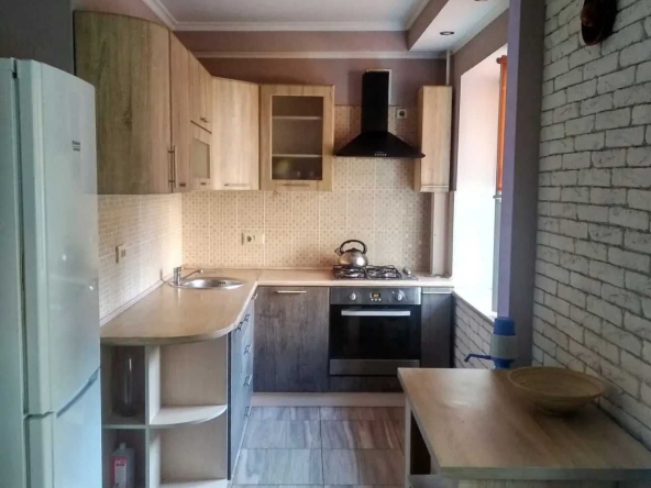 Дава се под наем Тристаен апартамент в София, Център - 90 кв.м за 509.49 € - Снимка #1