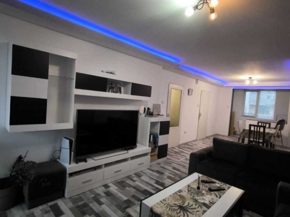 Тристаен апартамент в Пловдив, Център - 98 кв.м за 1015 €/кв.м - Снимка #1
