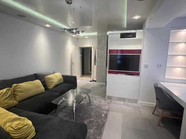 Дава се под наем Тристаен апартамент в Пловдив, Каменица 2 - 80 кв.м за 448.8 € - Снимка #1