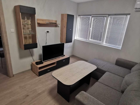Дава се под наем Тристаен апартамент в Бургас, Крайморие - 100 кв.м за 714 € - Снимка #1