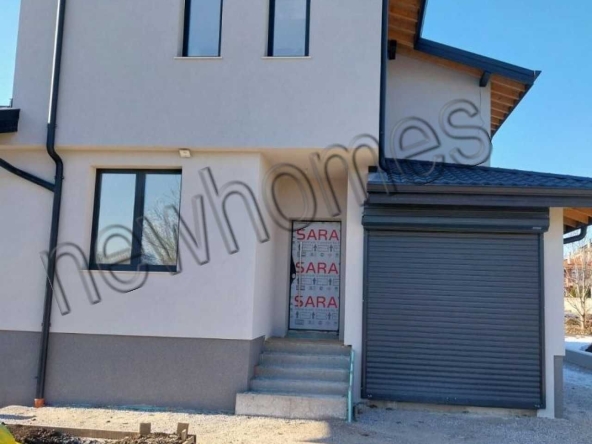 Къща в Пловдив, Остромила - 380 кв.м за 1024 €/кв.м - Снимка #1