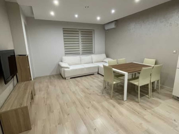 Дава се под наем Двустаен апартамент в Пловдив, Христо Смирненски - 66 кв.м за 450 € - Снимка #1