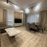 Дава се под наем Тристаен апартамент в Пловдив, Коматевски възел - 100 кв.м за 648.21 € - Снимка #1