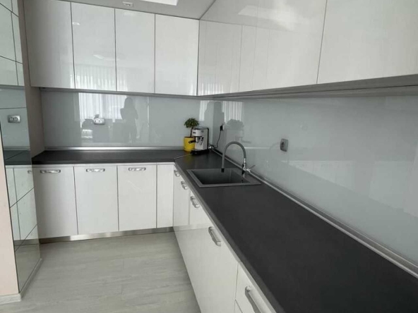 Тристаен апартамент в Пловдив, Южен - 106 кв.м за 938 €/кв.м - Снимка #1