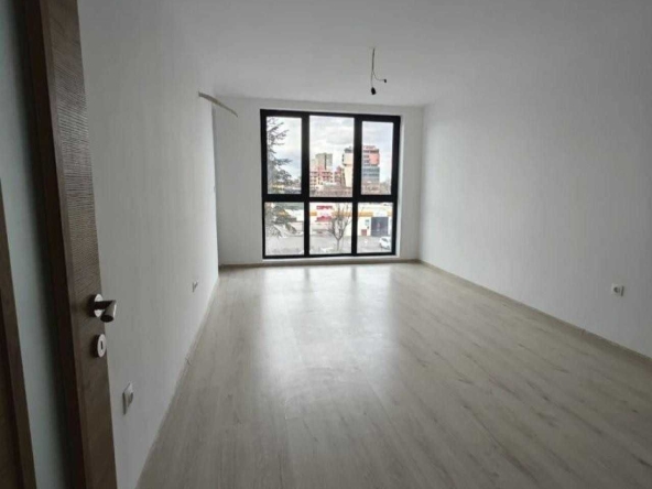 Двустаен апартамент в Пловдив, Център - 61 кв.м за 962 €/кв.м - Снимка #1