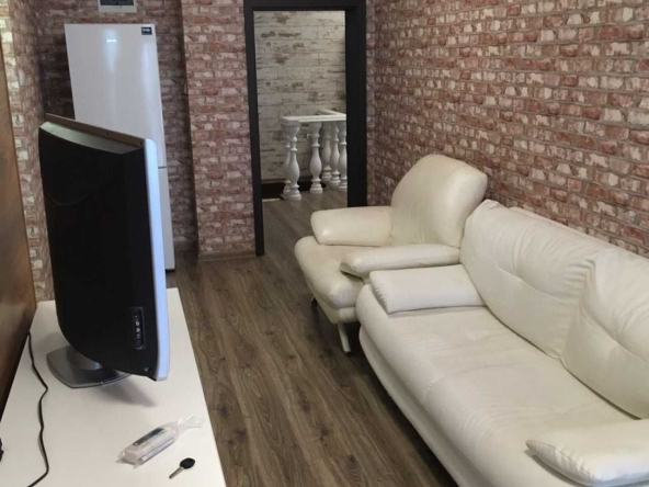 Тристаен апартамент в Пловдив, Център - 65 кв.м за 1020 €/кв.м - Снимка #1