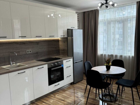 Тристаен апартамент в Пловдив, Кършияка - 100 кв.м за 2200 €/кв.м - Снимка #1