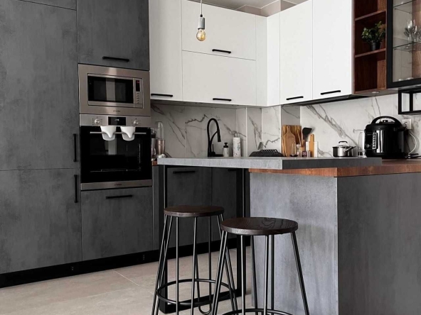 Тристаен апартамент в Пловдив, Кършияка - 102 кв.м за 1697 €/кв.м - Снимка #1