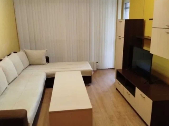 Дава се под наем Тристаен апартамент в Пловдив, Гагарин - 70 кв.м за 408 € - Снимка #1