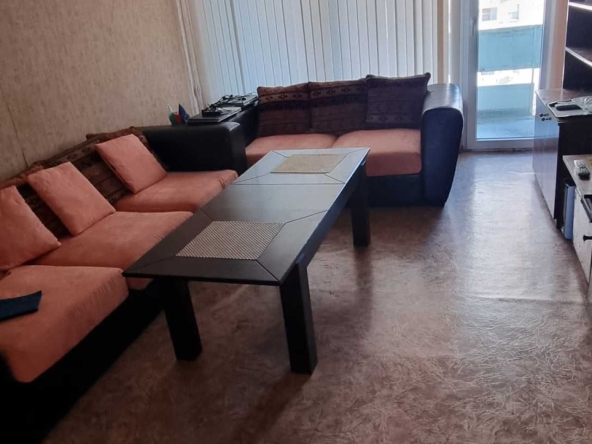 Дава се под наем Тристаен апартамент в Пловдив, Изгрев - 90 кв.м за 400 € - Снимка #1