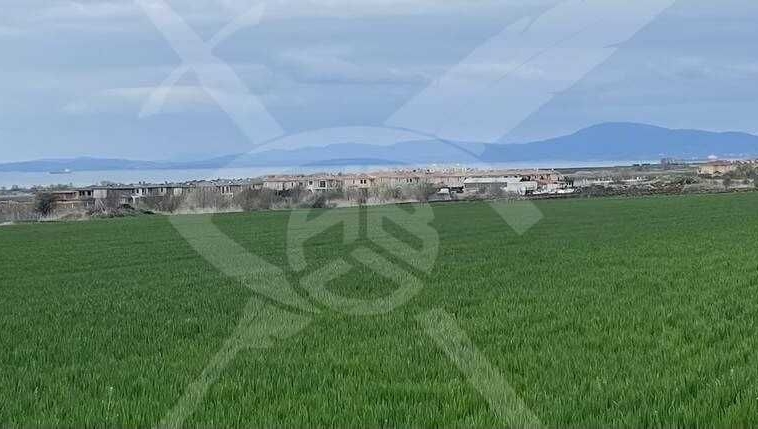 Парцел в Поморие - 5600 кв.м за 21 €/кв.м - Снимка #1