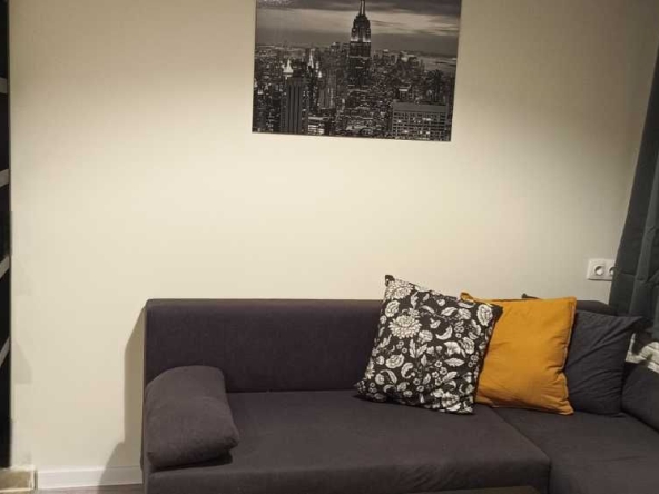 Дава се под наем Тристаен апартамент в София, Център - 72 кв.м за 668.1 € - Снимка #1