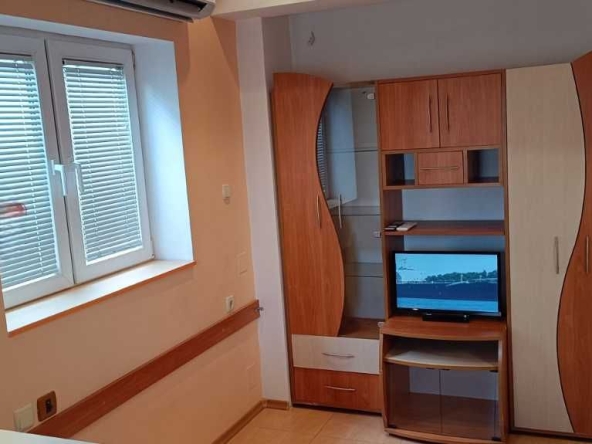 Дава се под наем Ателие в София, Център - 15 кв.м за 239.19 € - Снимка #1