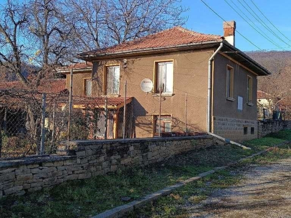 Къща в с. Дамяново, Област Габрово - 140 кв.м за 128 €/кв.м - Снимка #1