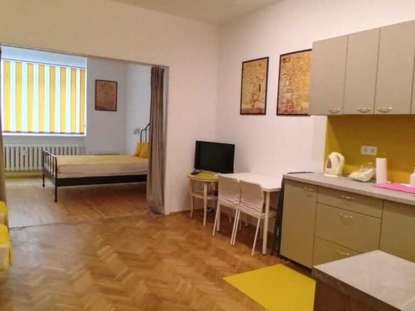 Дава се под наем Двустаен апартамент в София, Център - 55 кв.м за 548.25 € - Снимка #1