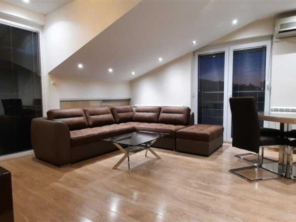 Дава се под наем Двустаен апартамент в Бургас, Зорница - 63 кв.м за 204 € - Снимка #1