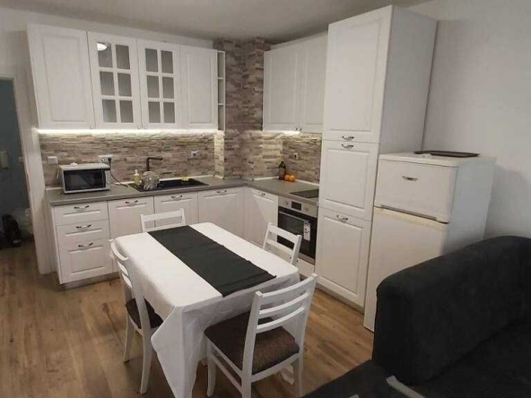 Дава се под наем Двустаен апартамент в София, Център - 68 кв.м за 459 € - Снимка #1