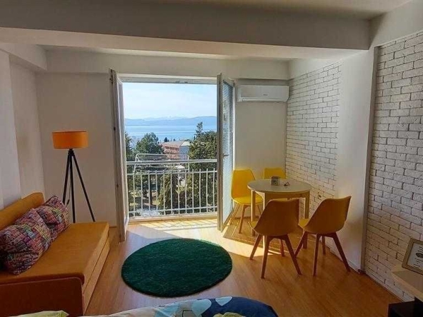 Дава се под наем Двустаен апартамент в Пловдив, Тракия - 64 кв.м за 255 € - Снимка #1