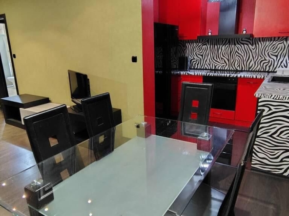 Дава се под наем Тристаен апартамент в Бургас, Изгрев - 95 кв.м за 612 € - Снимка #1