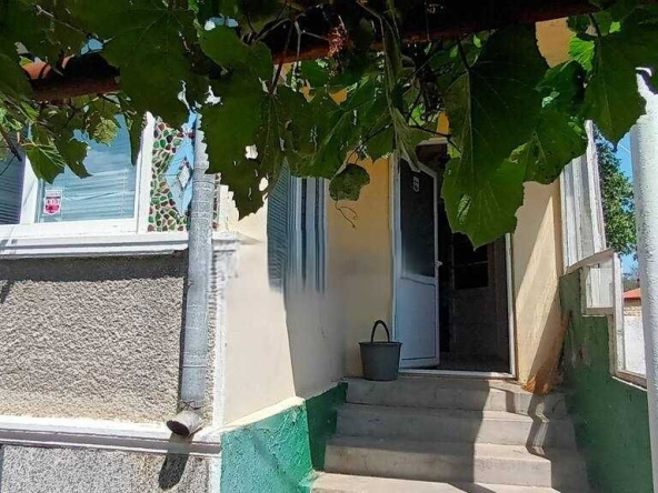 Къща в с. Захари Стояново, Област Добрич - 48 кв.м за 823 €/кв.м - Снимка #1