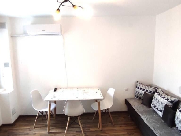 Дава се под наем Двустаен апартамент в Бургас, Зорница - 35 кв.м за 255 € - Снимка #1
