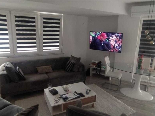 Дава се под наем Двустаен апартамент в Бургас, Лазур - 57 кв.м за 204 € - Снимка #1