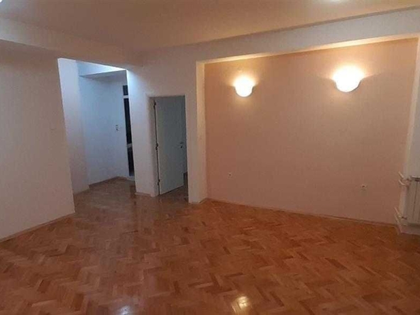 Дава се под наем Тристаен апартамент в Пловдив, Изгрев - 89 кв.м за 321.3 € - Снимка #1