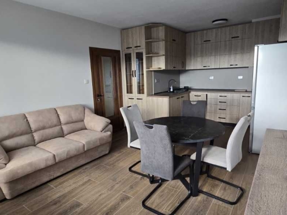 Дава се под наем Двустаен апартамент в София, Център - 60 кв.м за 612 € - Снимка #1