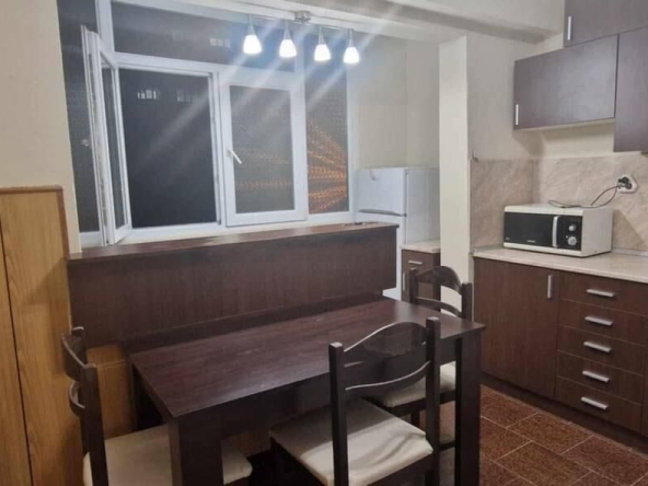 Дава се под наем Двустаен апартамент в Бургас, Славейков - 59 кв.м за 382.5 € - Снимка #1