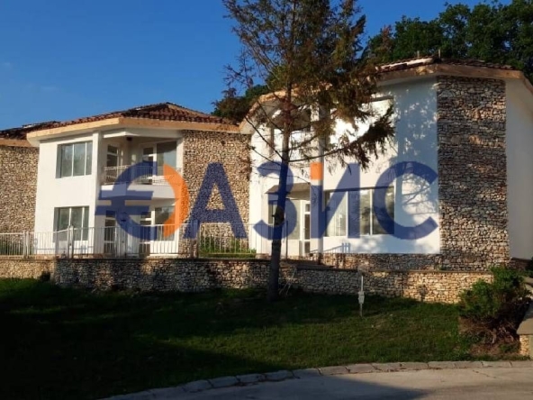 Хотел в с. Рогачево, Област Добрич - 2564 кв.м за 458 €/кв.м - Снимка #1